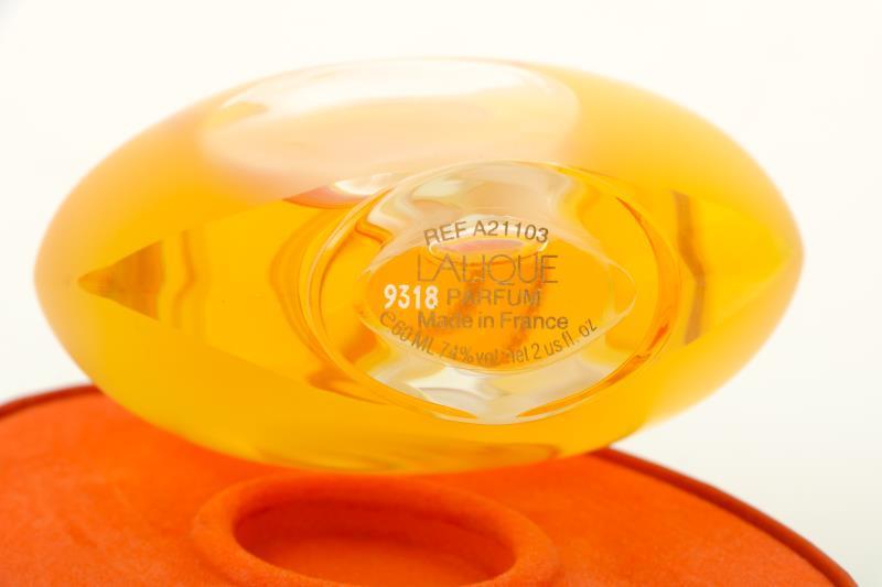 Een Lalique "'D' amour" -parfumfles, editie 1997. Gemerkt "Lalique France".