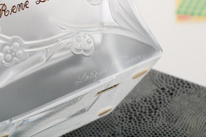 Een Lalique "Hommage a René Lalique" -vaas, 1995 - 284/999. Gemerkt "Lalique France".