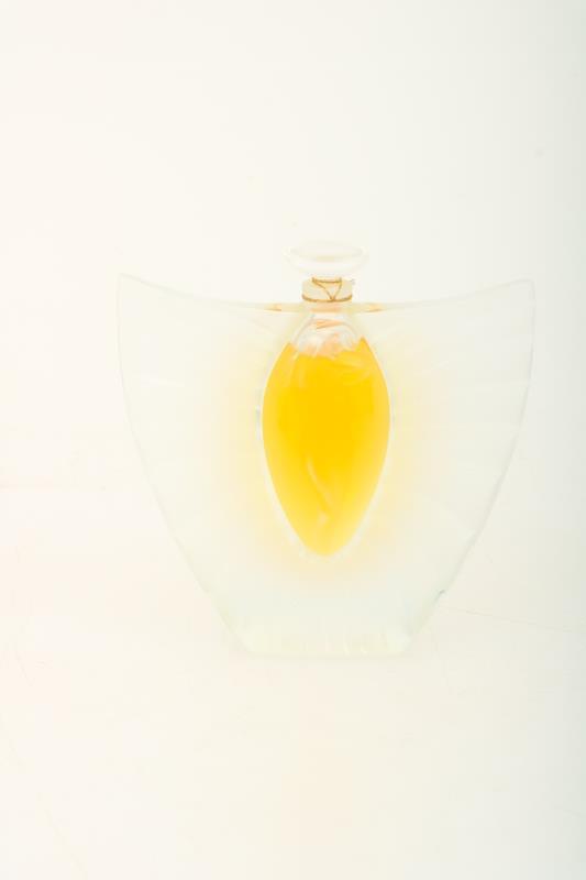 Een Lalique "Sylhide" -parfumfles, editie 2000. Gemerkt "Lalique France".