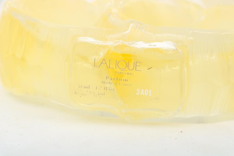 Een Lalique "deux coeurst" -parfumfles, editie 2004. Gemerkt "Lalique France".