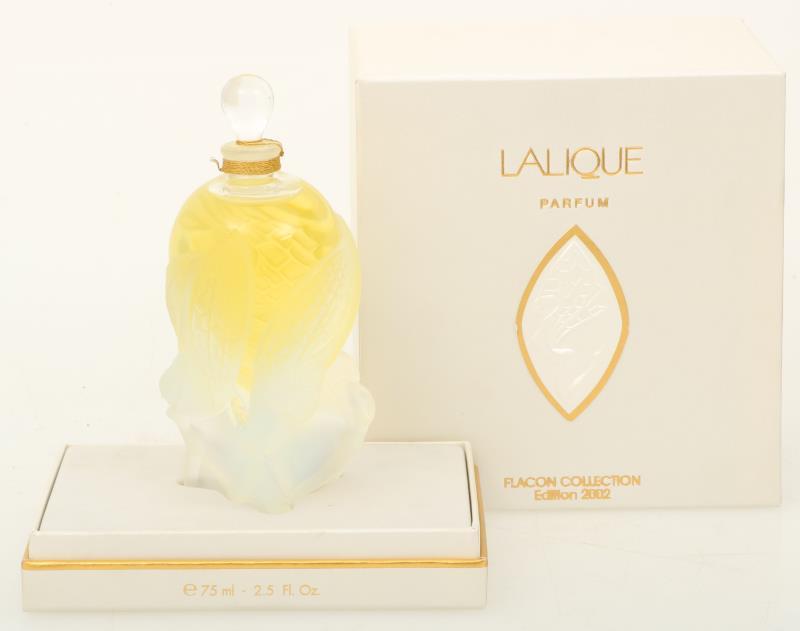 Een Lalique "Les Elfes" -parfumfles, editie 2002. Gemerkt "Lalique France".