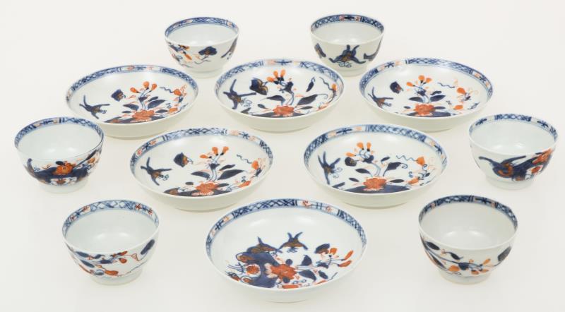 Een lot van (6) kop en schotels met Imari decor. China, 18e eeuw.