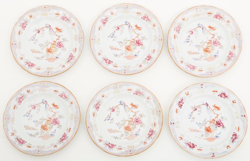 Een set van (6) aardewerk borden met "Portici" decor. Petrus Regout, circa 1860.