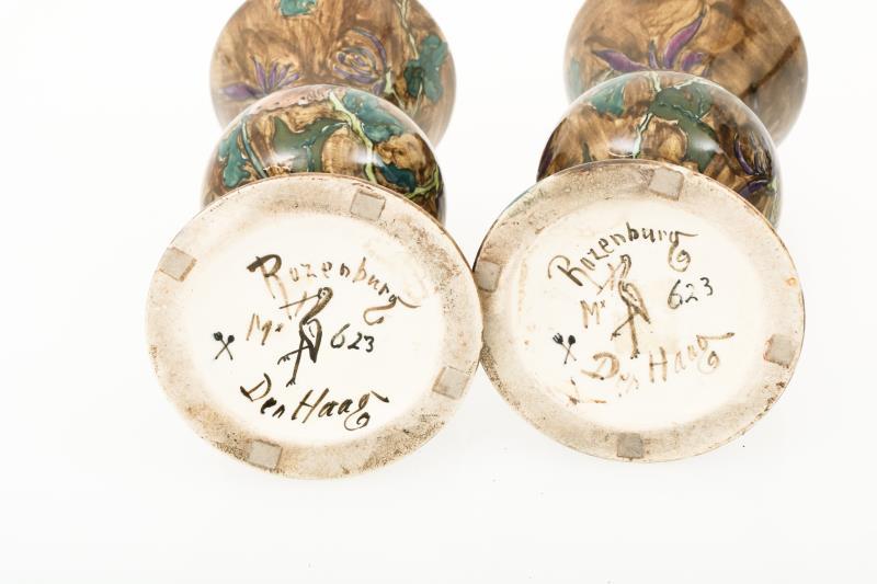 Een set van (2) platelen knobbelvazen, Rozenburg. Den haag, circa 1900.