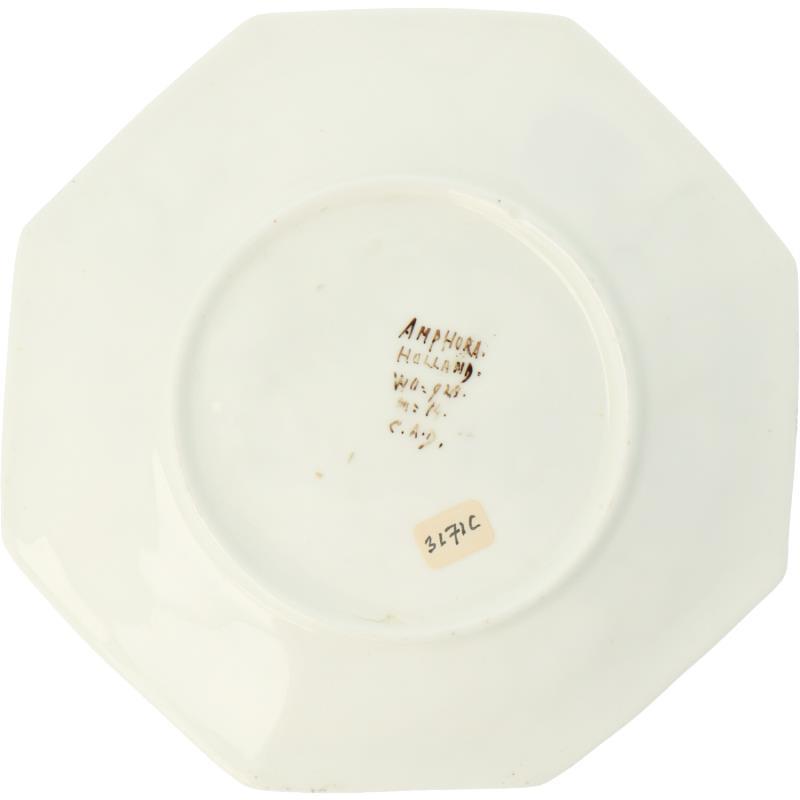 Een eierschaal plateel onderschotel, Amphora, Holland, ca. 1920.