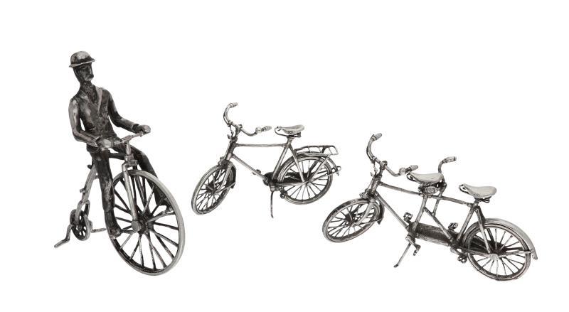 (3) Fietsminiaturen zilver.