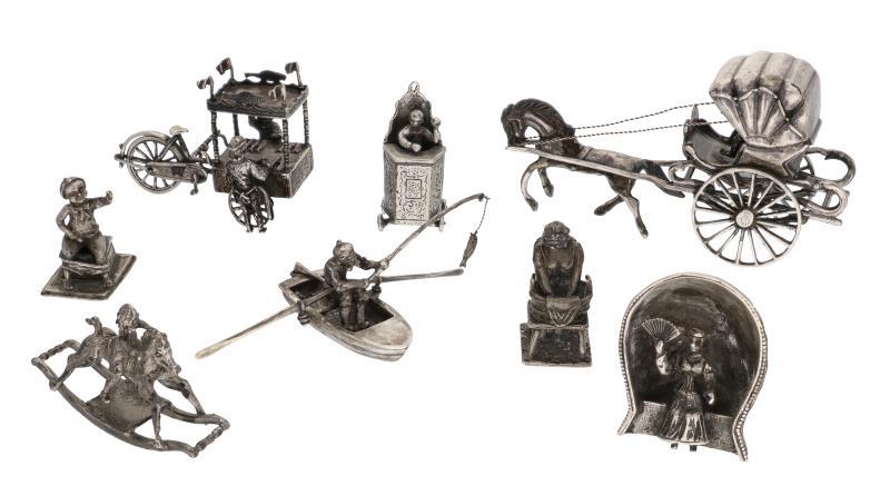 Lot (8) Miniaturen zilver.