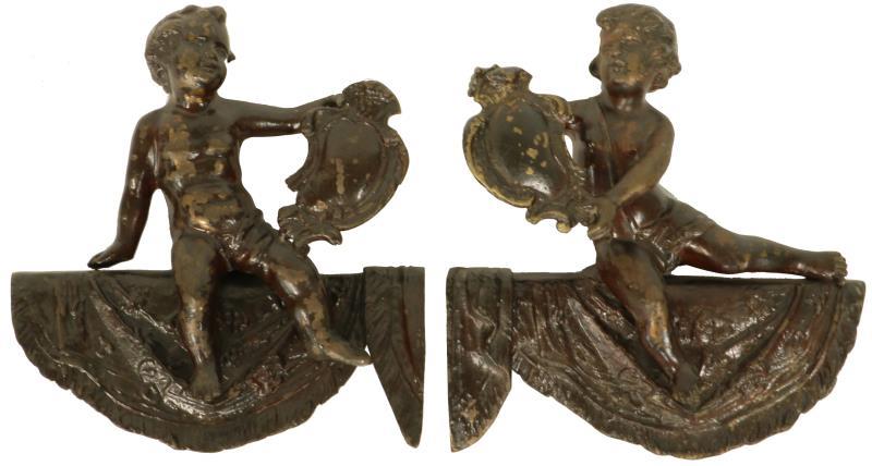 (2) Bronzen ornamenten.