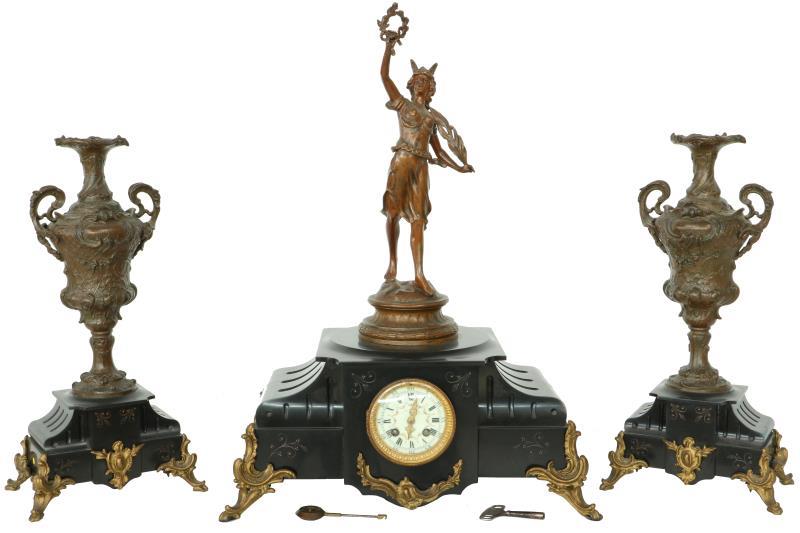 (3) Delig schoorsteenpendule.