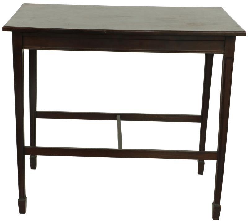 Bijzettafel.