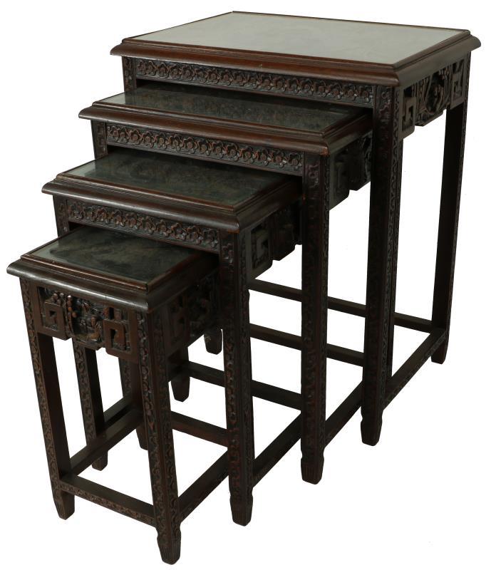 (4) Chinese bijzettafels.
