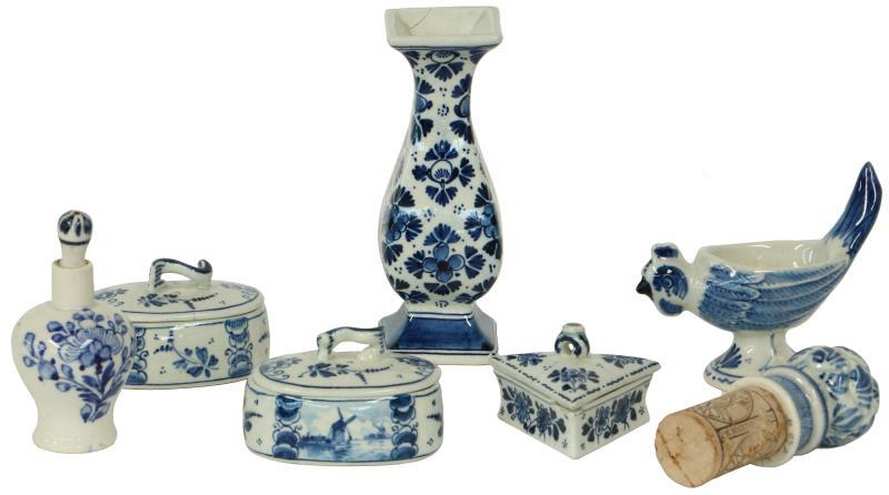 Lot (7) Divers klein Delfts blauw.