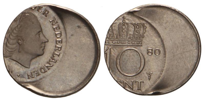 10 cent Juliana 1980. Excentrisch geslagen.