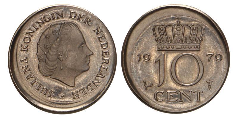 10 cent Juliana 1979. Licht excentrisch geslagen.