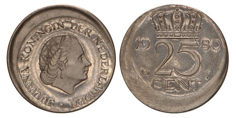 25 cent Juliana 1980. Excentrisch geslagen.