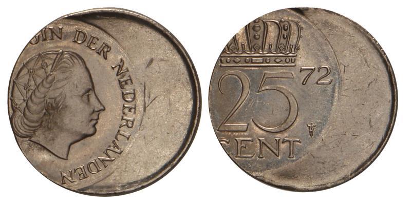 25 cent Juliana 1972. Excentrisch geslagen.