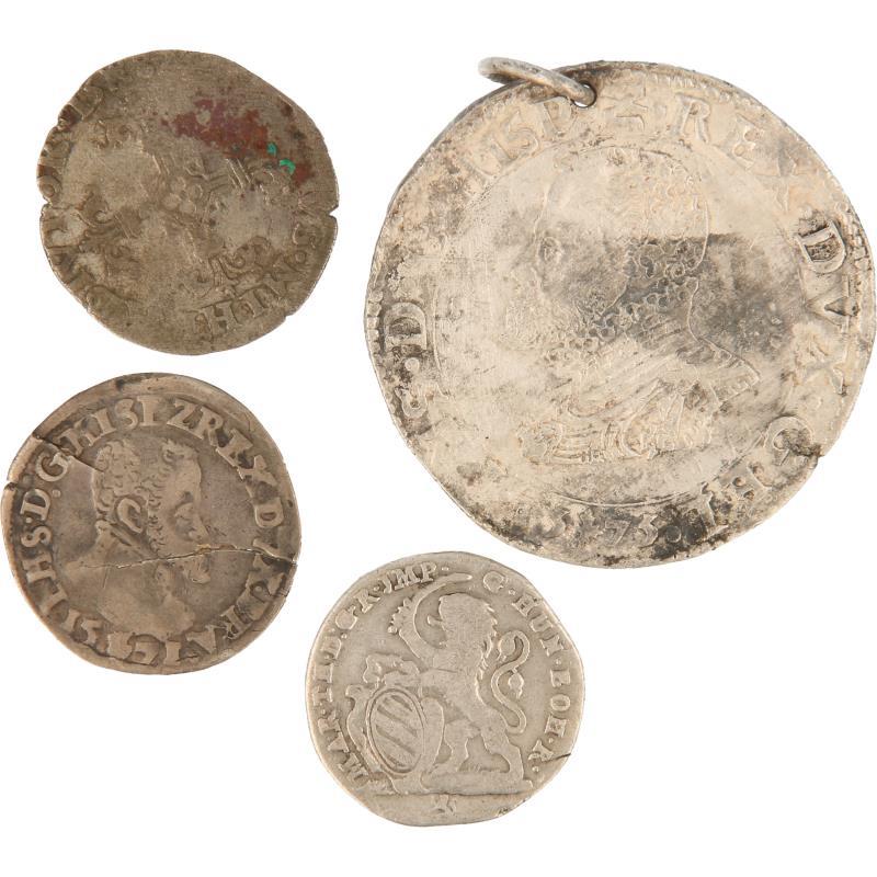 Lot (4) o.a. Philipsdaalder 1575 met oogje.