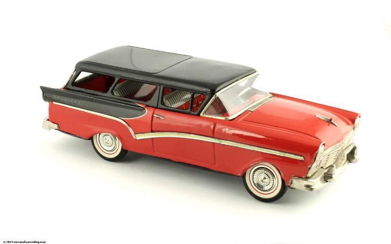 Bandai 1957 Ford Fairlane ranch wagon 30 cm.