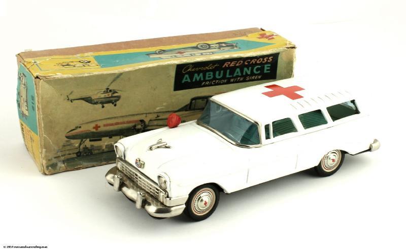 Bandai 1956 Chevrolet ambulance met doos 25 cm.