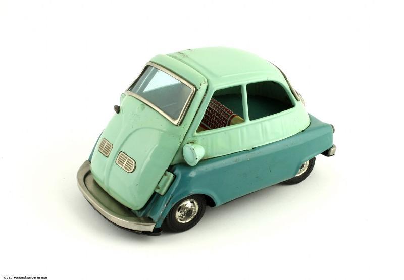 Bandai Isetta groen 16 cm.