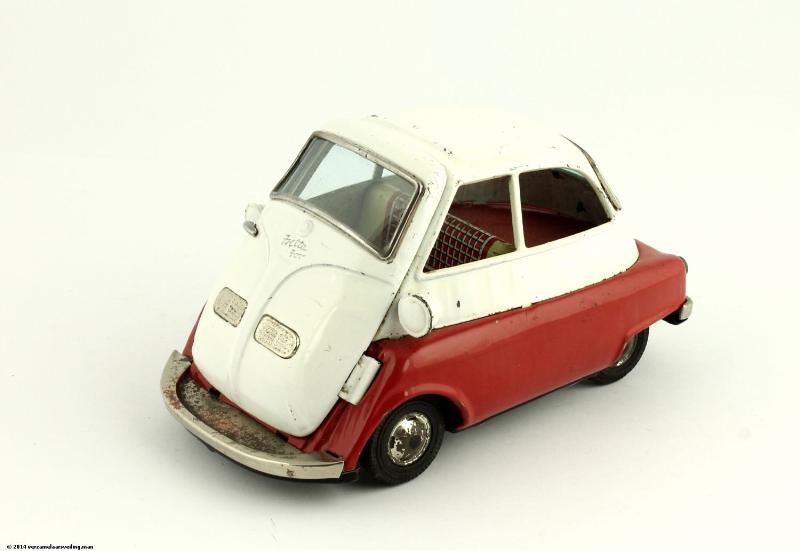 Bandai Isetta rood 16 cm.