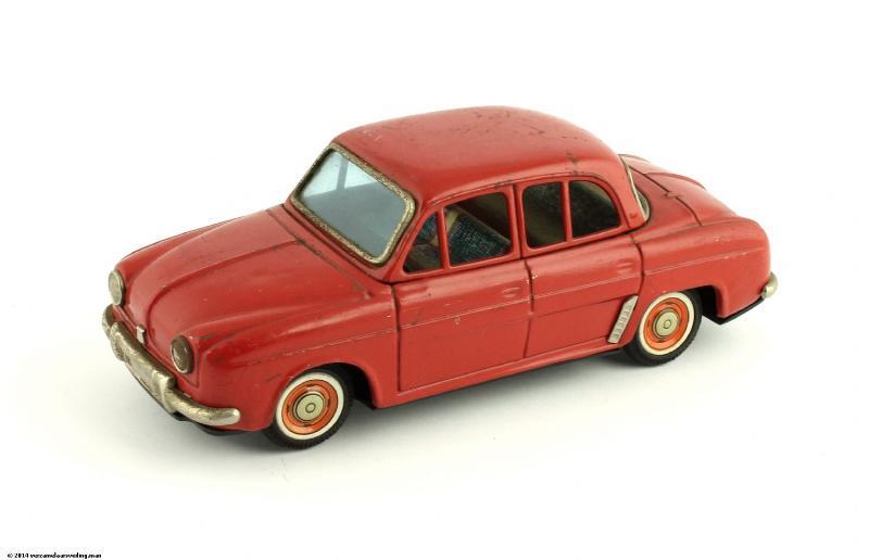 Bandai Renault Dauphine 20 cm.