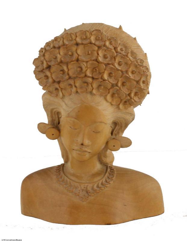 Indonesië Houtsnijwerk Vrouw met lotus bloemen.