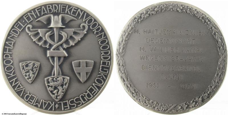 1976 Erepenning verleend door de Kamer van Koophandel Noordelijk Overijssel.
