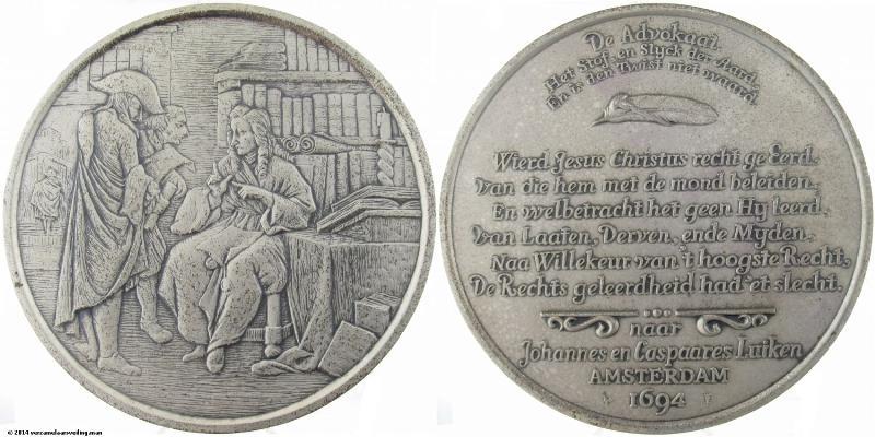 Zilveren penning uit de serie van Johannes en Caspaares Luiken. De Advocaat.