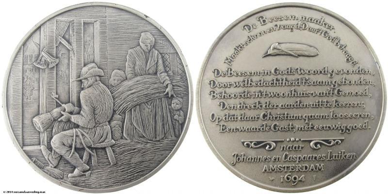Zilveren penning uit de serie van Johannes en Caspaares Luiken. De Beesemmaaker.