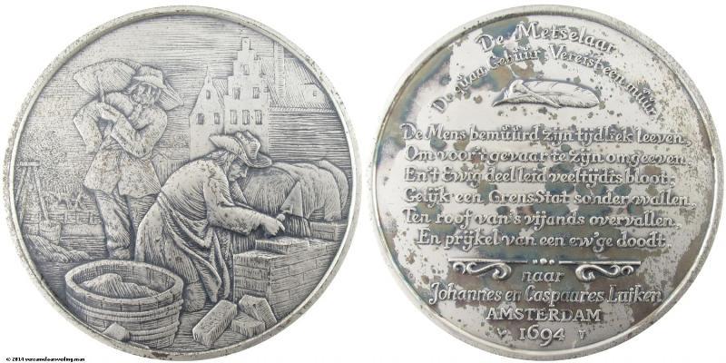 Zilveren penning uit de serie van Johannes en Caspaares Luiken. De Metselaar.