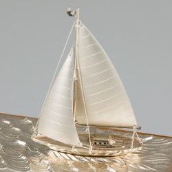 Scheepsminiatuur in vitrine "Japan, Seki Takehiko" zilver.