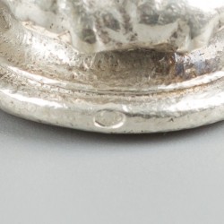Lakstempel zilver.