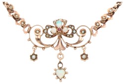 BWG 9K geelgouden hanger met opaal en zaadparel aan collier.