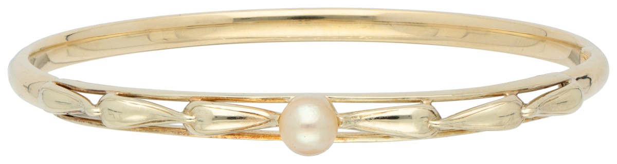 14K Geelgouden opengewerkte bangle met gecultiveerde parel.