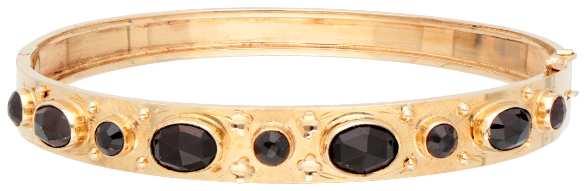 14K Geelgouden bangle armband met granaat.