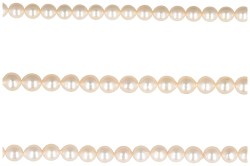 Drie Schoeffel losse strengen gecultiveerde Akoya parels.