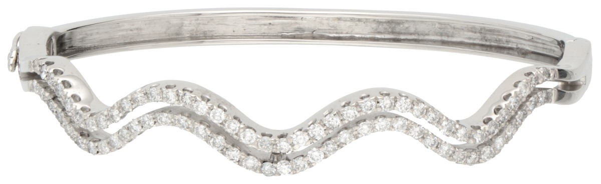 18K Witgouden bangle armband bezet met ca. 1.9 ct. diamant.