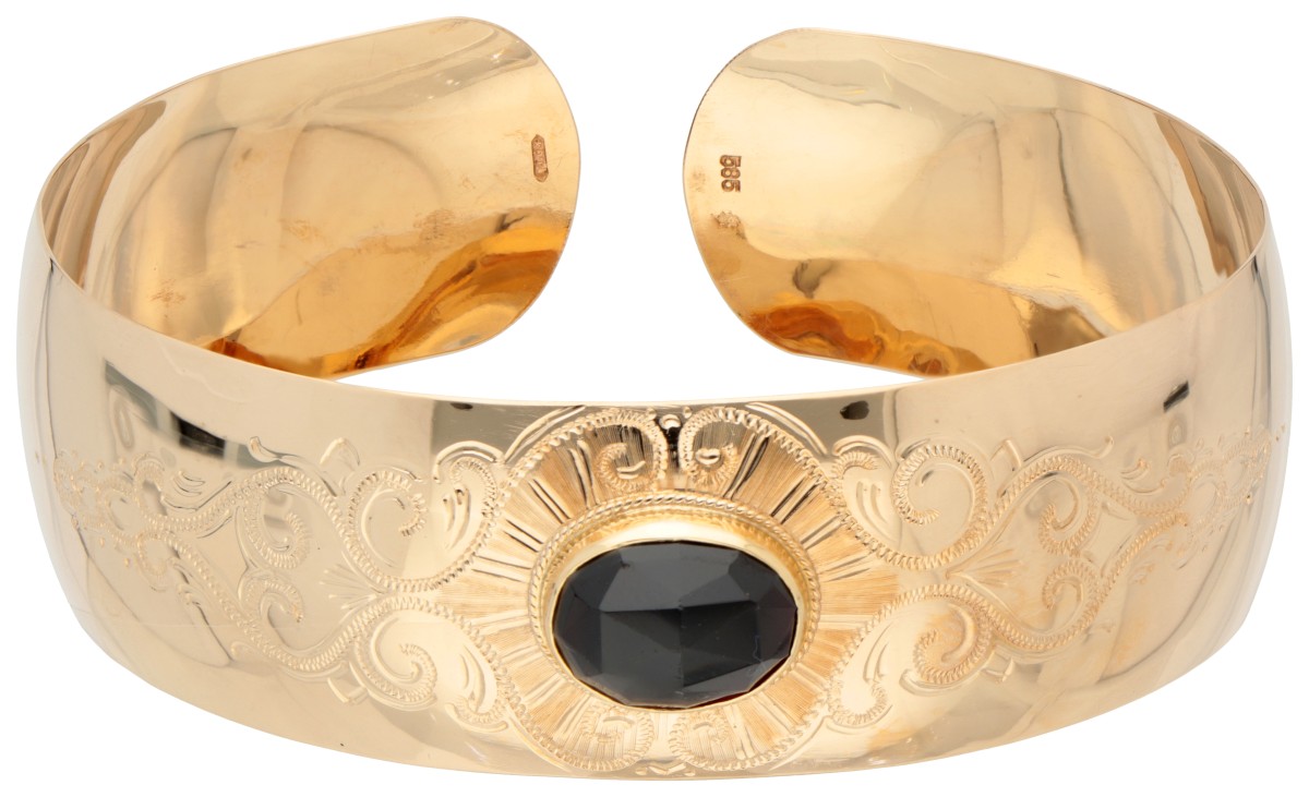 14K Geelgouden cuff armband met granaat.