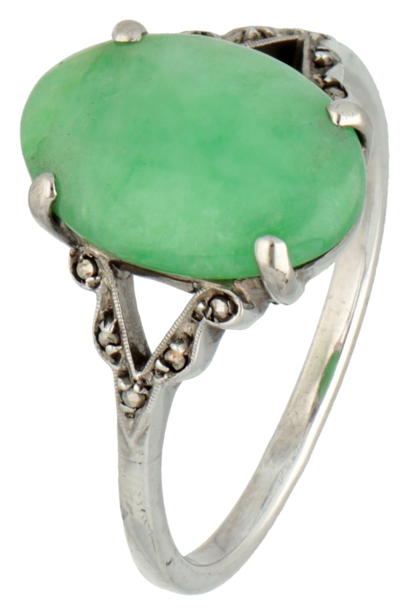 Zilveren ring met jadeiet.