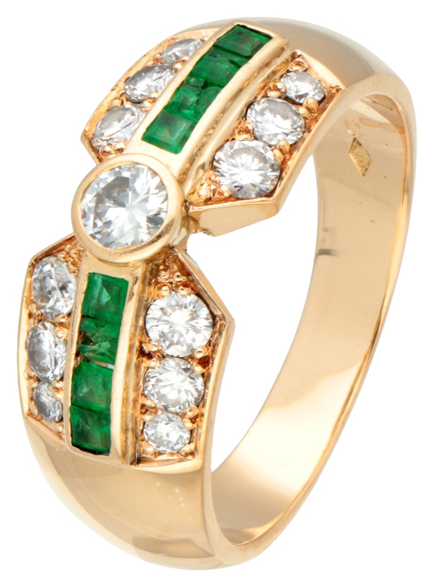 18K Geelgouden ring bezet met smaragd en ca. 0.84 ct. diamant.
