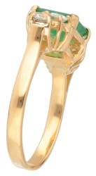 18K Geelgouden ring bezet met ca. 1.07 ct. smaragd.