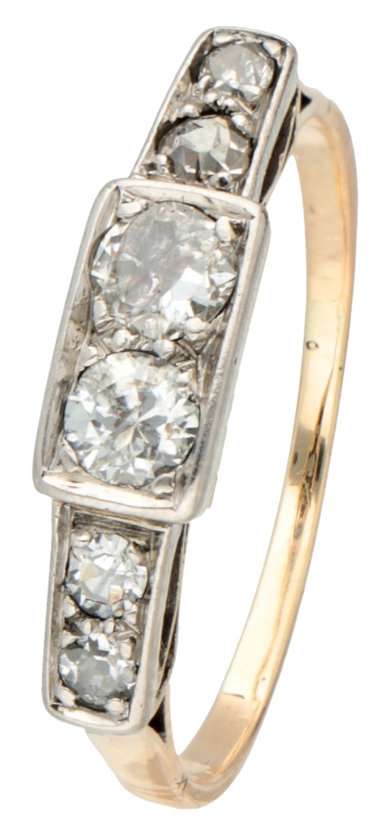 14K Bi-colour Art Deco ring bezet met ca. 0.72 ct. diamant.