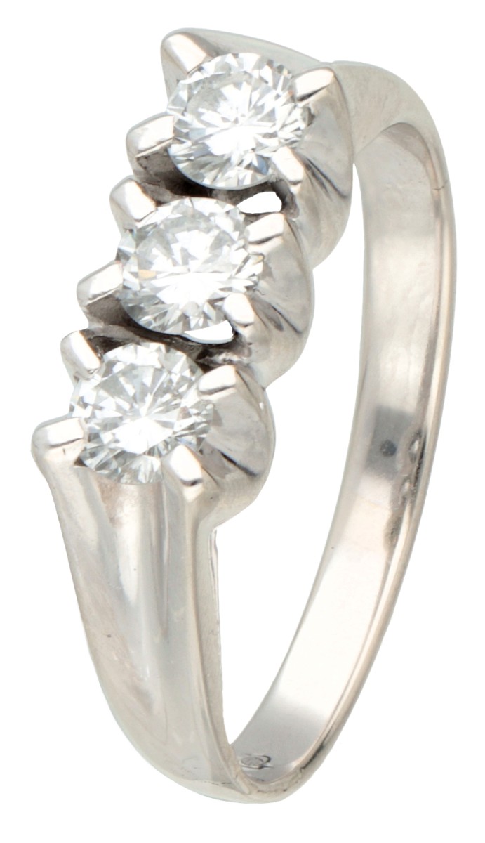 14K Witgouden drie-steens ring bezet met ca. 0.58 ct. diamant.