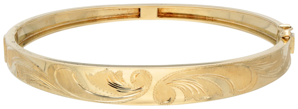 Vintage 14K geelgouden bangle armband met sierlijke gegraveerde details.