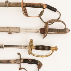 Een lot van (4) diverse sabels, 19e/ 20e eeuw.