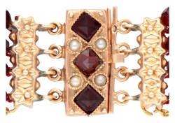 No reserve - 14K Geelgouden vierrijige armband bezet met granaat en zaadparels. 