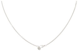 Hulci Belluni 18K witgouden collier met amulethouder bezet met diamant.