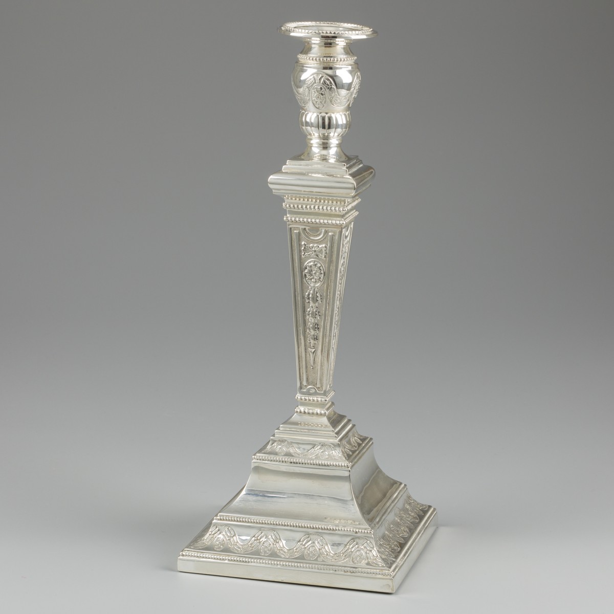 Kandelaar zilver.