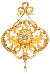 Franse antieke 18K geelgouden opengewerkte hanger met distel decoraties. 